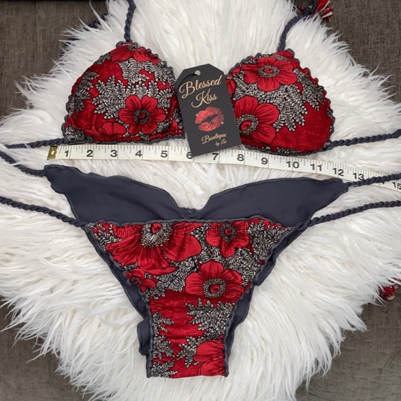 Brazilian bikini - Picture 6 of 8